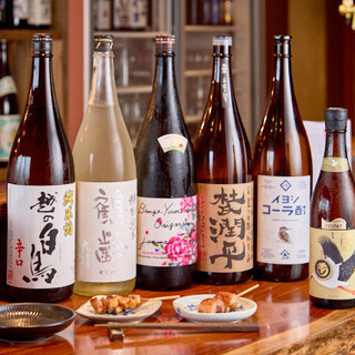 全国から選び抜いた日本酒や焼酎。通も唸る自慢のラインナップ