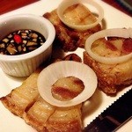 Maribago Grill - レチョン＠豚を香ばしく焼いています