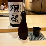 新宿 鮨 立花 - 獺祭、磨き三割九分　日本酒苦手なワテにパイセンがチョイス♡