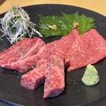 うしこぞう - 特選和牛三種盛り（左から上カルビ、上ロース、上赤身）