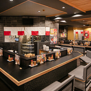 サク飲みも◎ダークトーンを基調とした居心地のよい空間♪