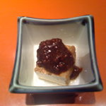八重洲 とよだ - 小鉢（厚揚げの肉味噌がけ）