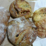 パン家ジパング - りんごと紅茶・塩パン（チーズ）・ダブルオリーブ・渋栗とくるみ