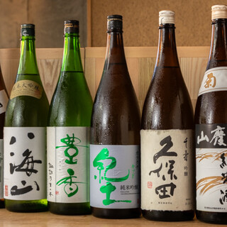 各地から厳選した蕎麦に合う日本酒を取り揃えております。