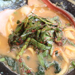 家系ラーメン 王道家 - 辛ニラ投下～♪