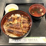 大観亭支店 - うな丼の中