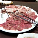 焼肉吉政 - 食べ放題「タン、地鶏」（ちょっと、焼きました・・・）