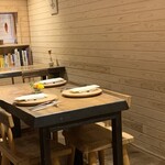 花小町 - テーブル席