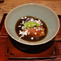 京味 もと井 - 牛炭火焼き、なすスナップえんどう、大黒じ納豆の餡