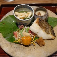 京味 もと井 - 金山寺味噌、とうもろこし飯蒸し、いんげん、モロヘイヤ京都油揚げ、うるか、マナガツオ
