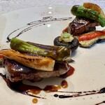 シャトー　ラ・パルム・ドール - 黒毛和牛のヒレステーキ
      　ブラウン胡椒マデラソース（斜め横から撮影）