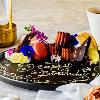 お誕生日や記念日のお客様にはデザートプレートでお祝いします♡