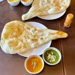 ナマステ - 料理写真:どこでも同じじゃない！と感じる美味しさのナン