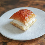 SWEETS SANTA - 料理写真:２０２５年７月再訪：シュークリームパイ プレーン☆