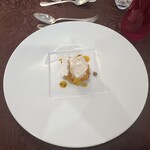 エタンセール カワモト - デザート。マンゴーとパッションフルーツのヴァシュラン