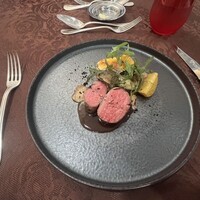 エタンセール カワモト - メインの肉料理。北海道 ポーヤファームより仔羊のロースト