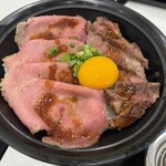 ローストビーフ YOSHIMI - 料理写真:牛ステーキ&ローストビーフ丼 on卵黄