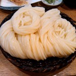 うどん 慎 - ゲソ天ざるうどん特盛り（1 .5kg）：斜め上から図 by ももち