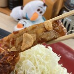 かつや - トンテキ、にゅ〜〜ん！　※ニンニクチップ付き