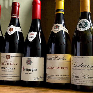 季節や状況に応じてラインナップが変動する多彩なフランスワイン