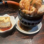 ホルモン屋 壺亭 - お通し豆腐だった。シマチョウ！