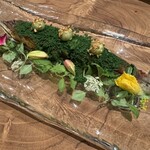 Fujiya 1935 - 島根県で獲れた鮎を苔に見立てたルッコラセルバチコのソースでいただきます。頭から尻尾まで頂きます。夏を感じる逸品です。日本の食材をうまく取り入れるところが藤原シェフらしいところ。