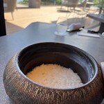 江之浦リトリート 凛門 - 土鍋のご飯は粒も大きく美味しい