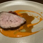 Fujiya 1935 - サドルバック豚はイギリスの豚らしいですが、スペインのイベリコ豚などもこれが派生してできたそうです。全く脂っこさもなく、柔らかくとても美味しい豚でした。