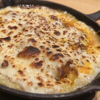 チーズマッシュポテトとお肉の煮込み　スキレット仕立て