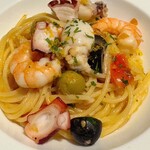 ガーデンキッチン かるめら - たっぷりの魚介のぺぺロンチーノ