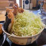 お食事処 幹 - 隠れてるキャベツ