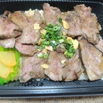 肉丼本舗 - 2025/7　テイクアウト※牛ステーキ丼　ピリ辛たくあん美味