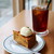 RAHMS COFFEE - 料理写真:キャロットケーキ（520円） デカフェアイス（550円）