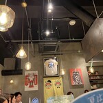 博多一口餃子たけとら 今泉店 - スケルトンにコンクリート打ちっぱなしのおしゃれな内装