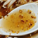 瑞豊苑 - 麻辣牛肉刀削麺　スープ