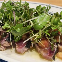 炙り鰹のカルパッチョ　フレッシュトマトのケッカソースソース