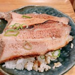 ライフイズビューティフル らぁ麺アンドカフェバー - チャーシュー丼。