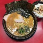 豚骨醤油ラーメン 王道家 - 
