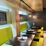 鍋場 極 - 宴会ができるゆったりテーブル席。4～20名様におすすめ。