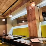 鍋場 極 - 木目の天上で落ち着きのある空間に