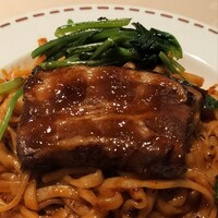 中国飯店 三田店 - 角煮入麻辣まぜそば