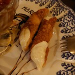 フィリ ディ チェント アンニ - おつまみカンノーロ 旬果実とゴグゴンゾラ、マスカルポーネソース