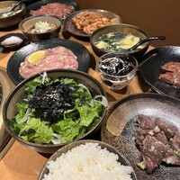 ホルモン焼肉 富や 栄店 - 