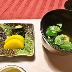光雲閣 - 留椀「枝豆真丈のお吸い物」と香の物「沢庵・おみ漬け」
