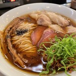 MENSHO - 迷った末にワンタン麺1,300円。基本の醤油ラーメンだけなら1,000円です。