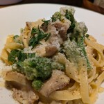 AU GAMIN DE TOKIO - カルボナーラはブロッコリーが入っていて、檸檬効いて爽やか
