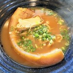 沖繩炭火料理店 Umusannoniwa - 厚切三層肉炭火燒麵