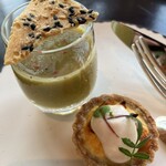 ザ タヴァン グリル＆ラウンジ - ガスパチョとキッシュ