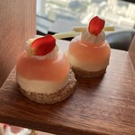 ザ タヴァン グリル＆ラウンジ - ピーチとヨーグルトムース