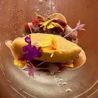 ヴィノテカサクラ - 熊本  馬肉モモとコウネのタルタル仕立て
                    ガスパチョのジェラート添え
